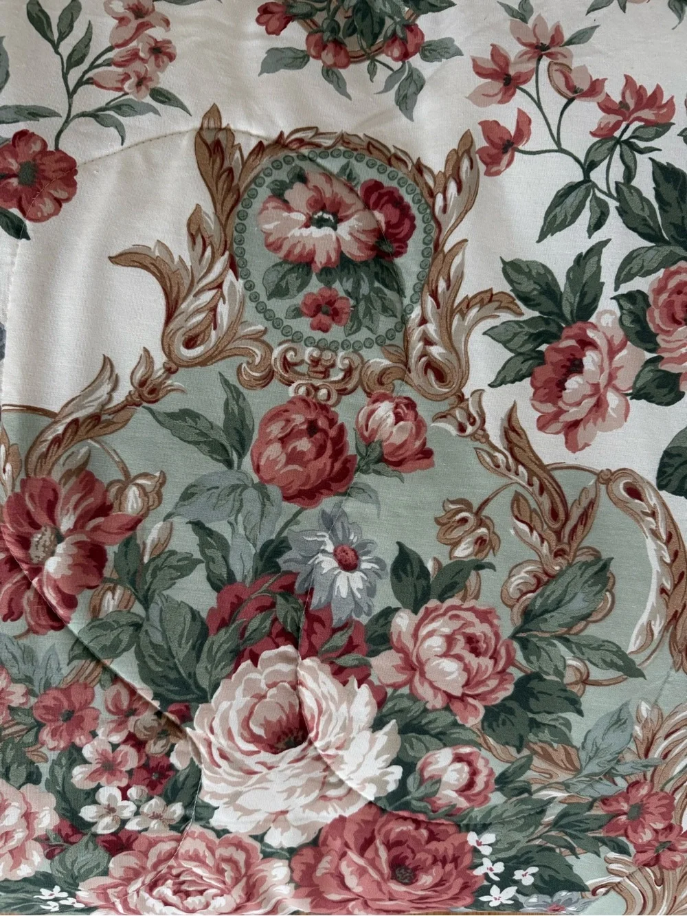 Vintage Floral Rose Print blanket quilt in Green and Rose full size comforter